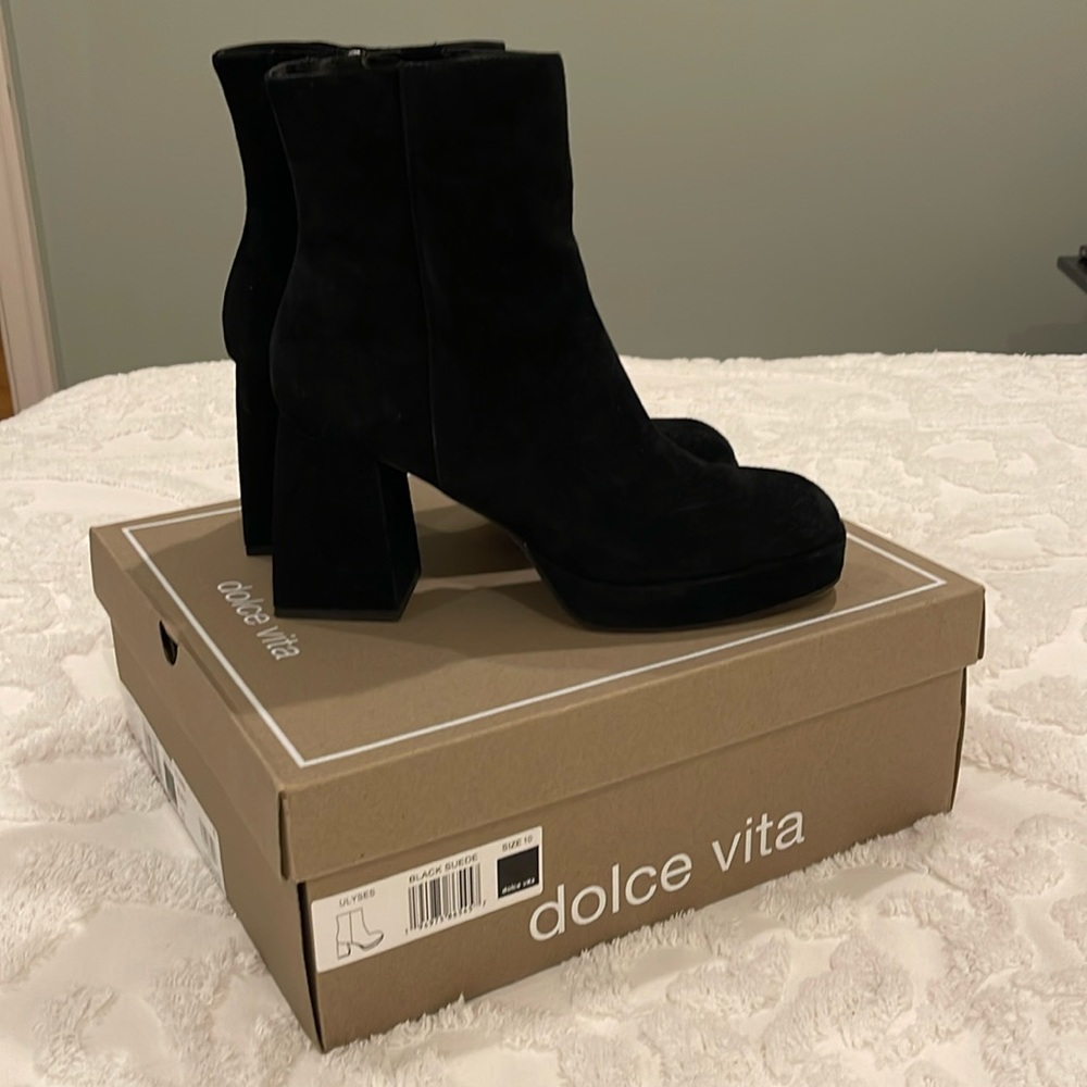 Fabulous, black suede, dolce vita boots!
